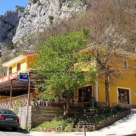 Szálloda Garganta Del Cares *